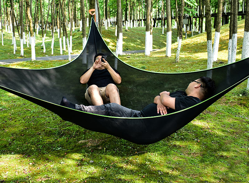 Outdoor triangular hammock