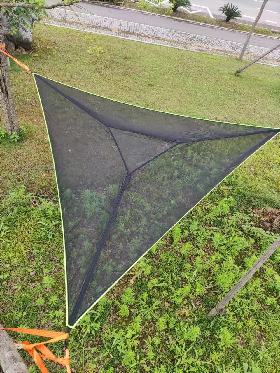 Outdoor triangular hammock