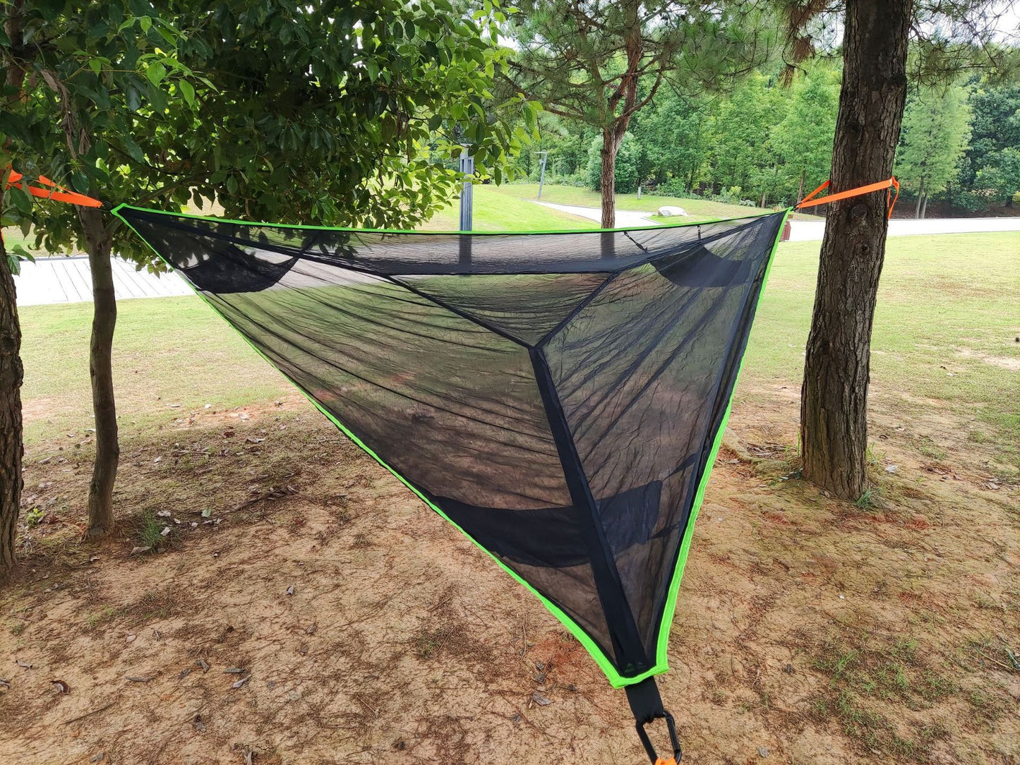 Outdoor triangular hammock