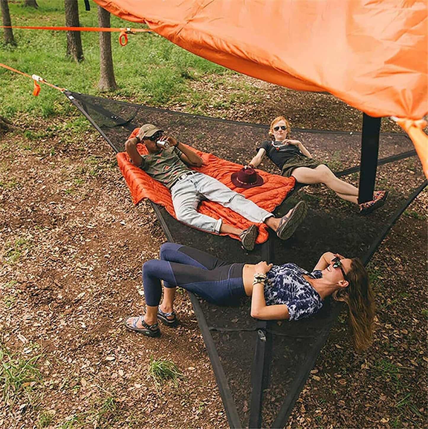 Outdoor triangular hammock
